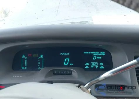 1997 Lincoln Town Car Signature from USA, damaged, VIN 1LNLM82W3VY745380